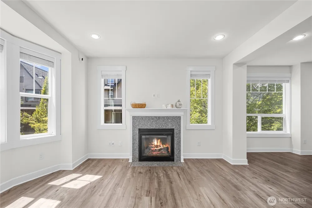 1382 Chelssea Walk NE Issaquah, WA 98029