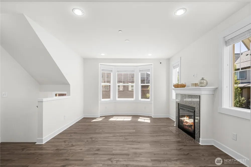 1382 Chelssea Walk NE Issaquah, WA 98029