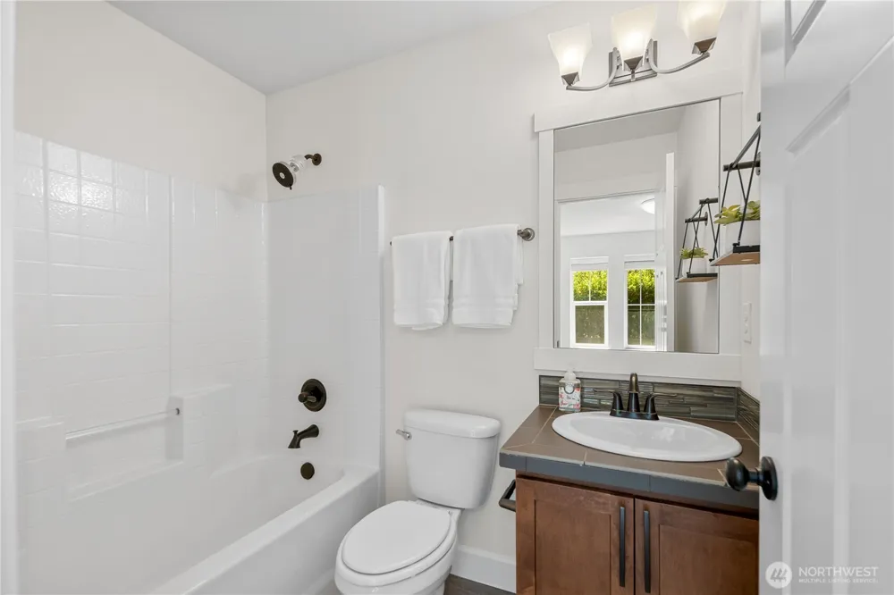 1382 Chelssea Walk NE Issaquah, WA 98029