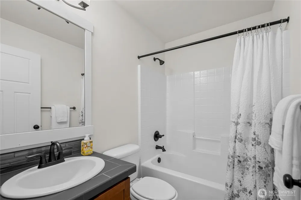 1382 Chelssea Walk NE Issaquah, WA 98029