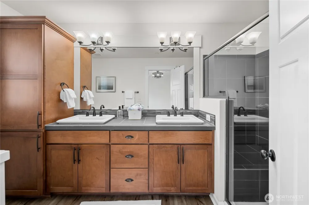 1382 Chelssea Walk NE Issaquah, WA 98029