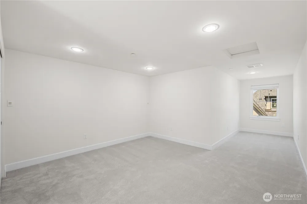 1382 Chelssea Walk NE Issaquah, WA 98029