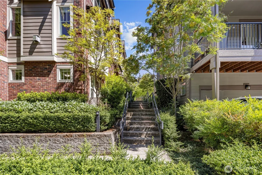 1382 Chelssea Walk NE Issaquah, WA 98029