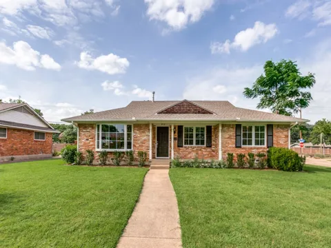 912 Fernwood Drive