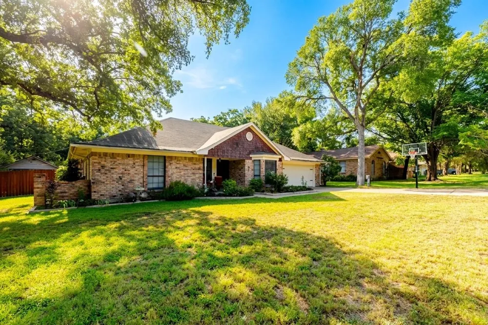 22 Greenbriar Street Mineral Wells, TX 76067