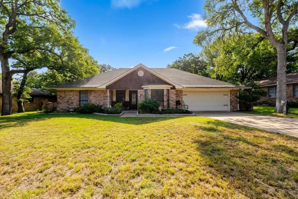 22 Greenbriar Street Mineral Wells, TX 76067