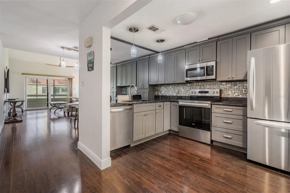 637 DRAKE LANE Dunedin, FL 34698