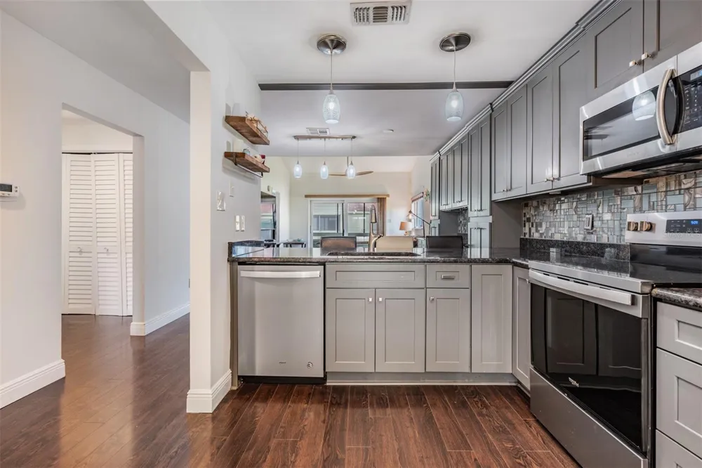 637 DRAKE LANE Dunedin, FL 34698