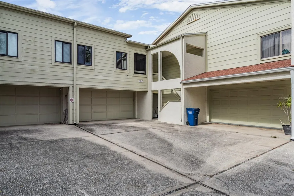637 DRAKE LANE Dunedin, FL 34698