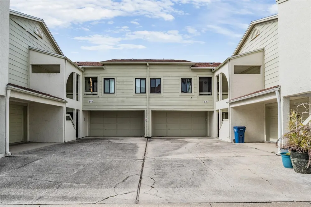 637 DRAKE LANE Dunedin, FL 34698