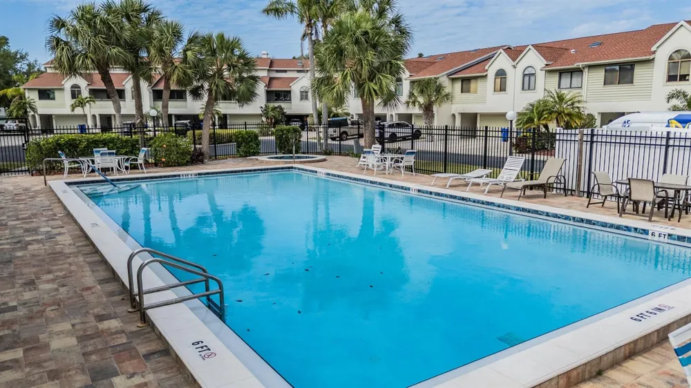 637 DRAKE LANE Dunedin, FL 34698