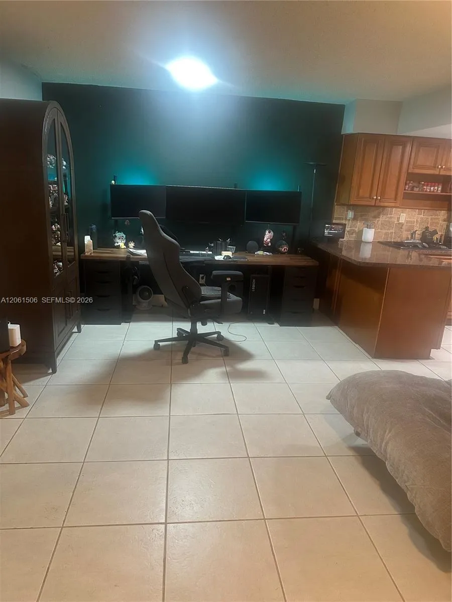 62 Spinning Wheel Ln Tamarac, FL 33319