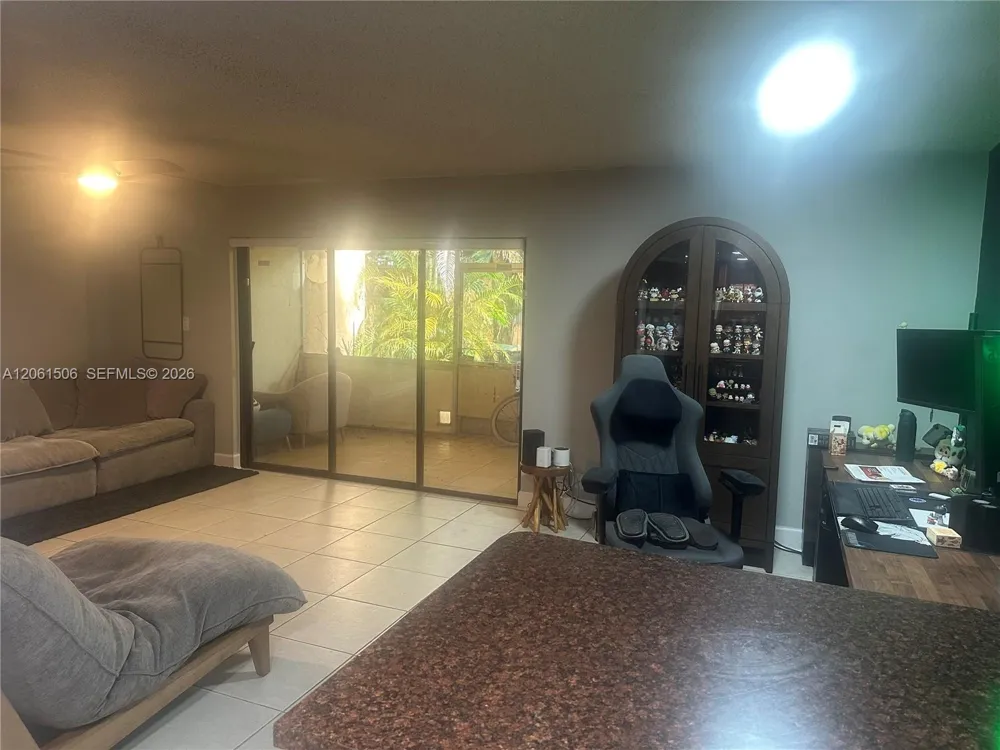 62 Spinning Wheel Ln Tamarac, FL 33319