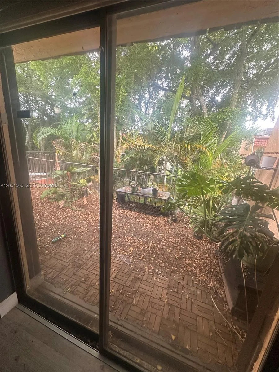 62 Spinning Wheel Ln Tamarac, FL 33319