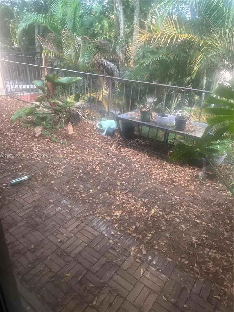 62 Spinning Wheel Ln Tamarac, FL 33319