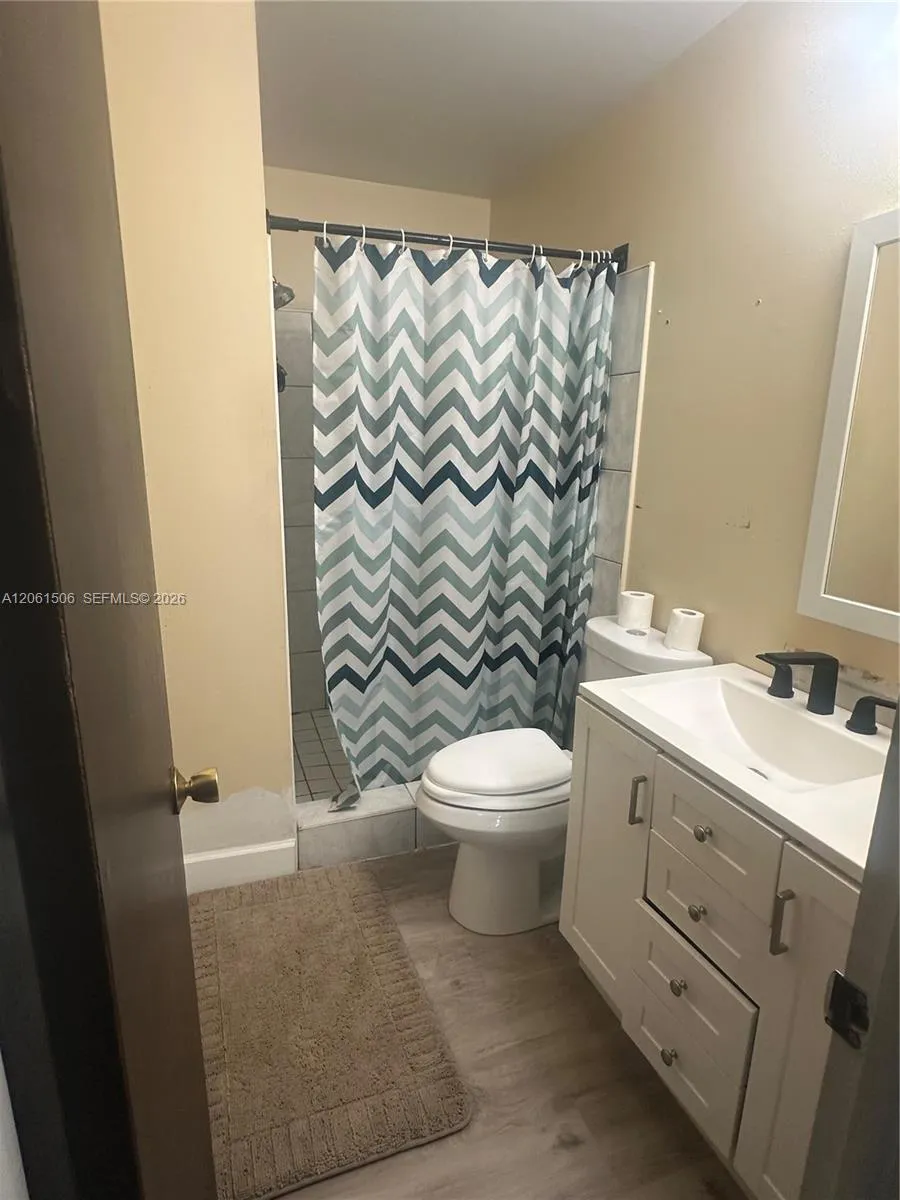 62 Spinning Wheel Ln Tamarac, FL 33319