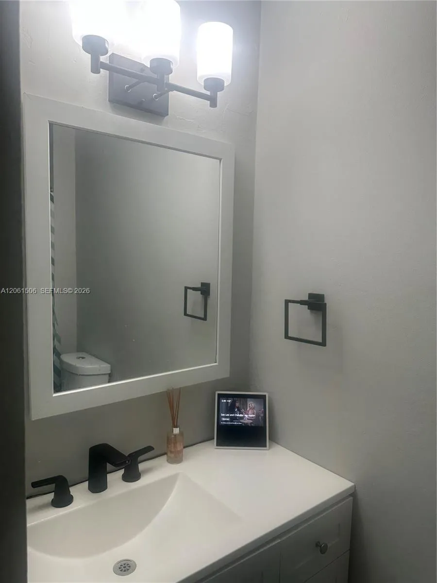 62 Spinning Wheel Ln Tamarac, FL 33319