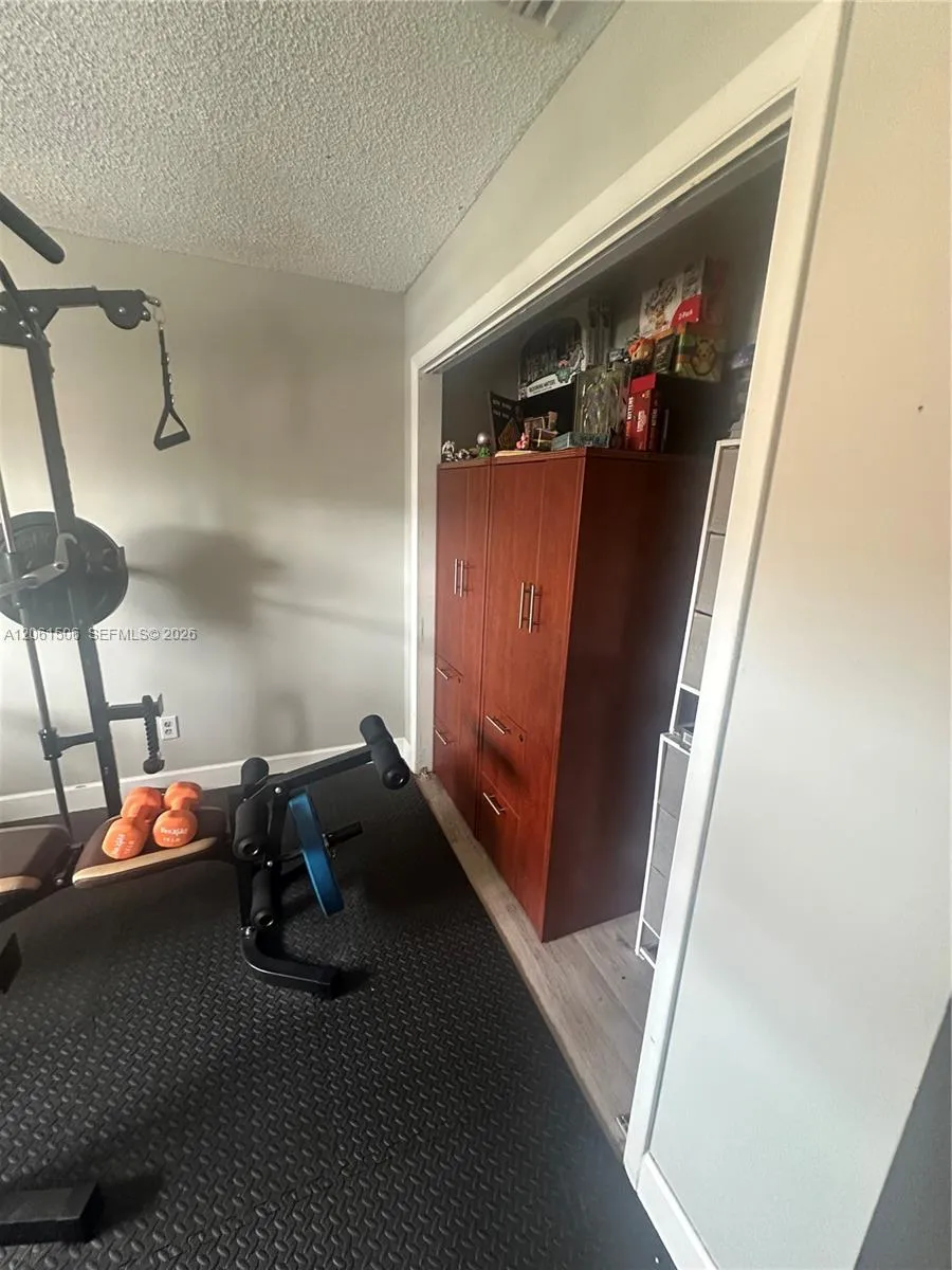 62 Spinning Wheel Ln Tamarac, FL 33319