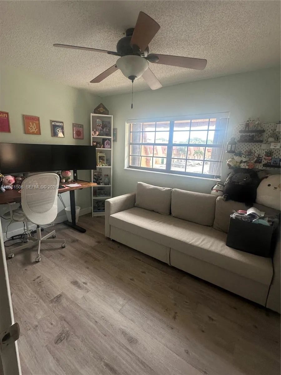 62 Spinning Wheel Ln Tamarac, FL 33319