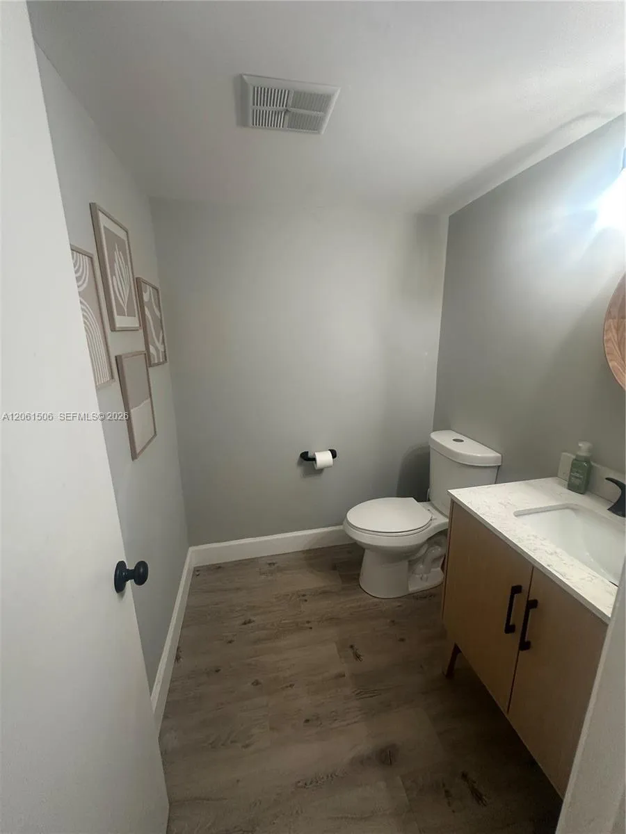 62 Spinning Wheel Ln Tamarac, FL 33319
