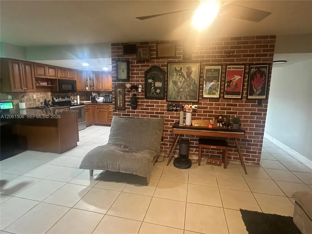62 Spinning Wheel Ln Tamarac, FL 33319