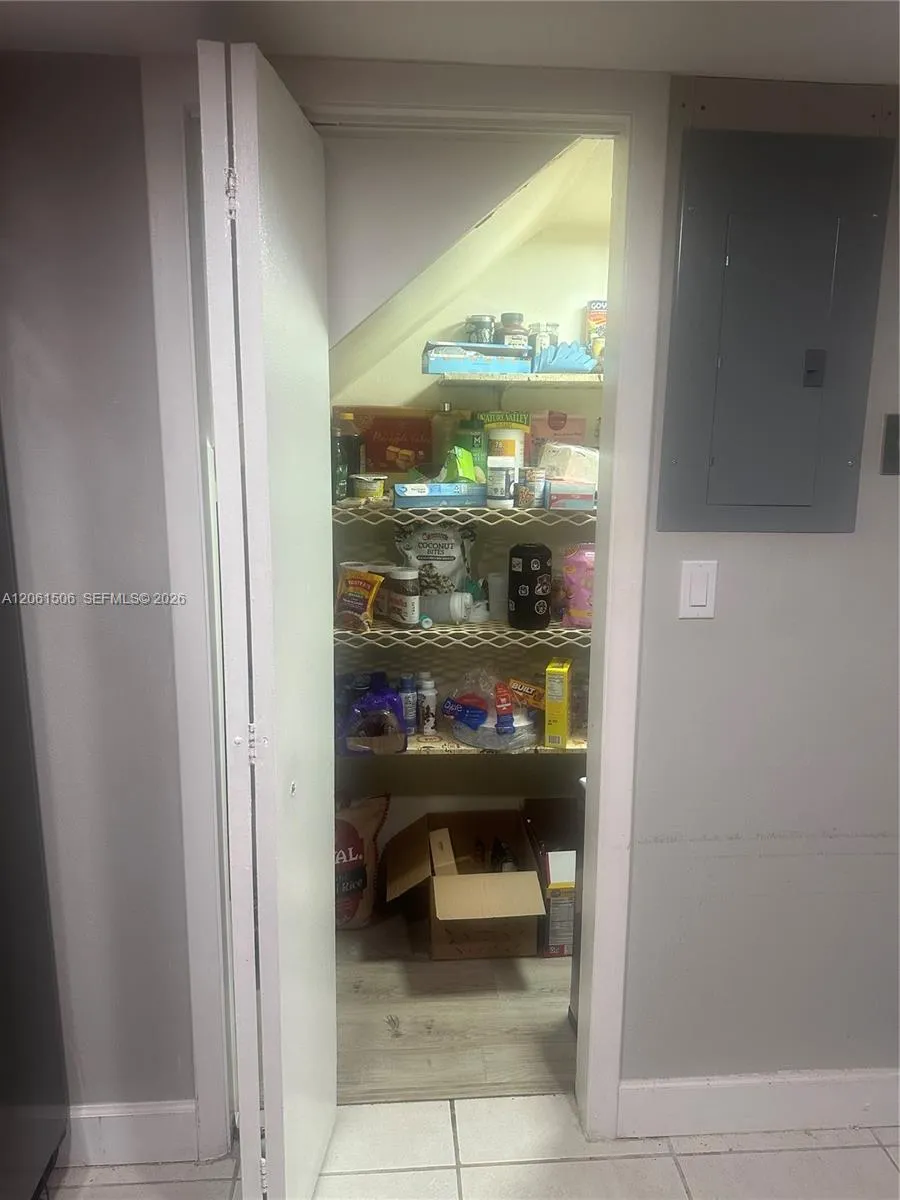 62 Spinning Wheel Ln Tamarac, FL 33319