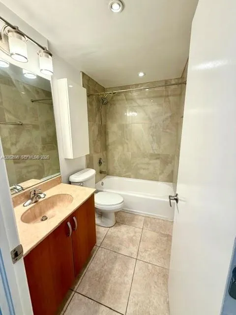 7501 E Treasure Dr #5H North Bay Village, FL 33141