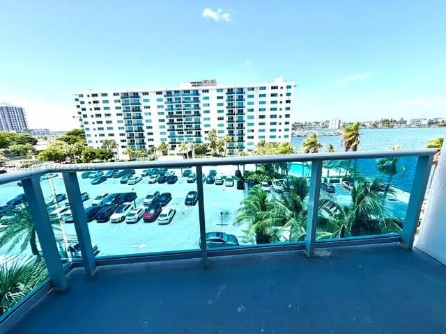 7501 E Treasure Dr #5H North Bay Village, FL 33141