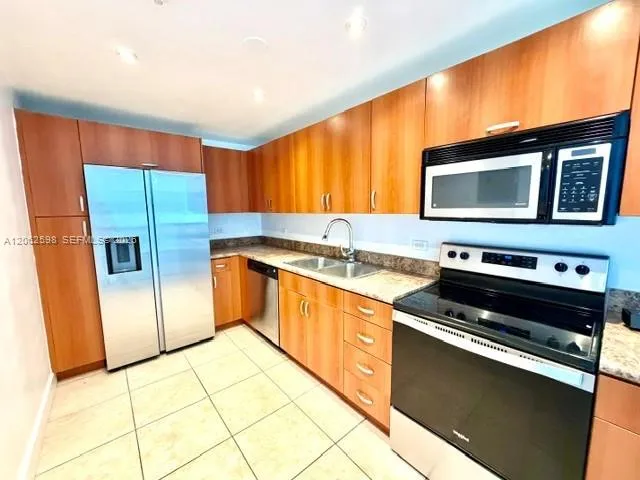 7501 E Treasure Dr #5H North Bay Village, FL 33141