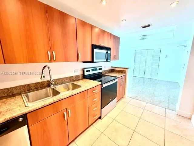 7501 E Treasure Dr #5H North Bay Village, FL 33141