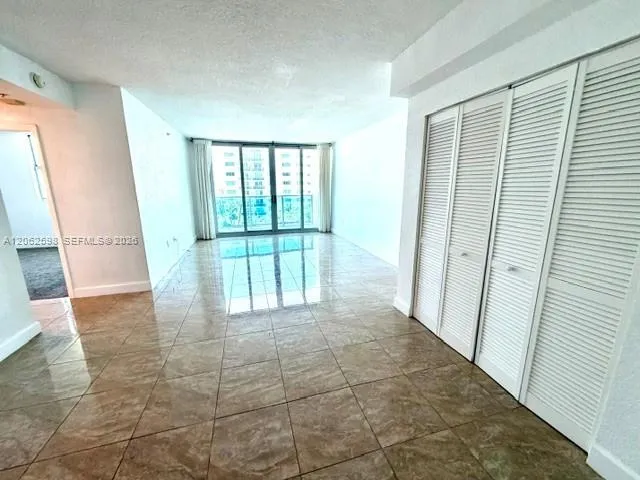7501 E Treasure Dr #5H North Bay Village, FL 33141