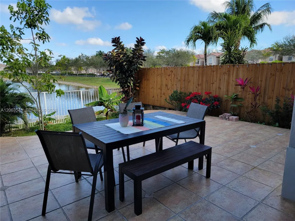 15375 SW 9th Way Miami, FL 33194