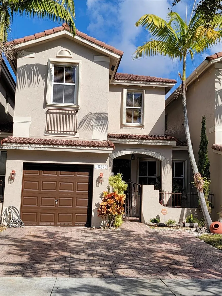 15375 SW 9th Way Miami, FL 33194