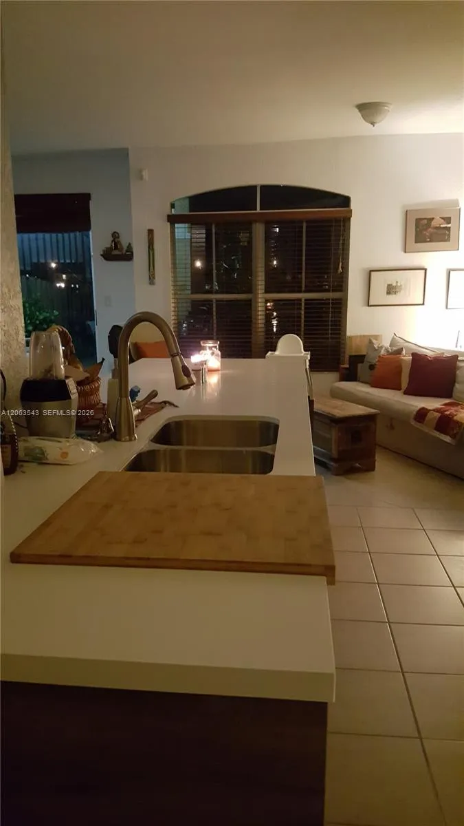 15375 SW 9th Way Miami, FL 33194
