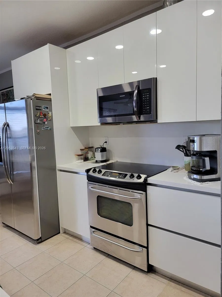 15375 SW 9th Way Miami, FL 33194