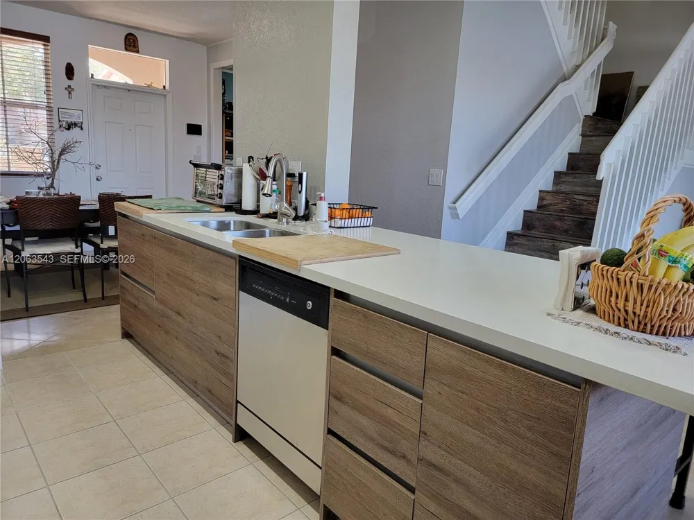 15375 SW 9th Way Miami, FL 33194