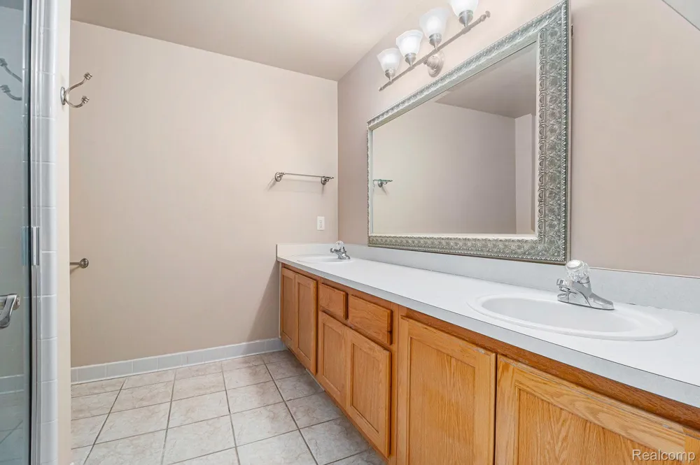 1028 MAYA COURT #Unit Troy City, MI 48085
