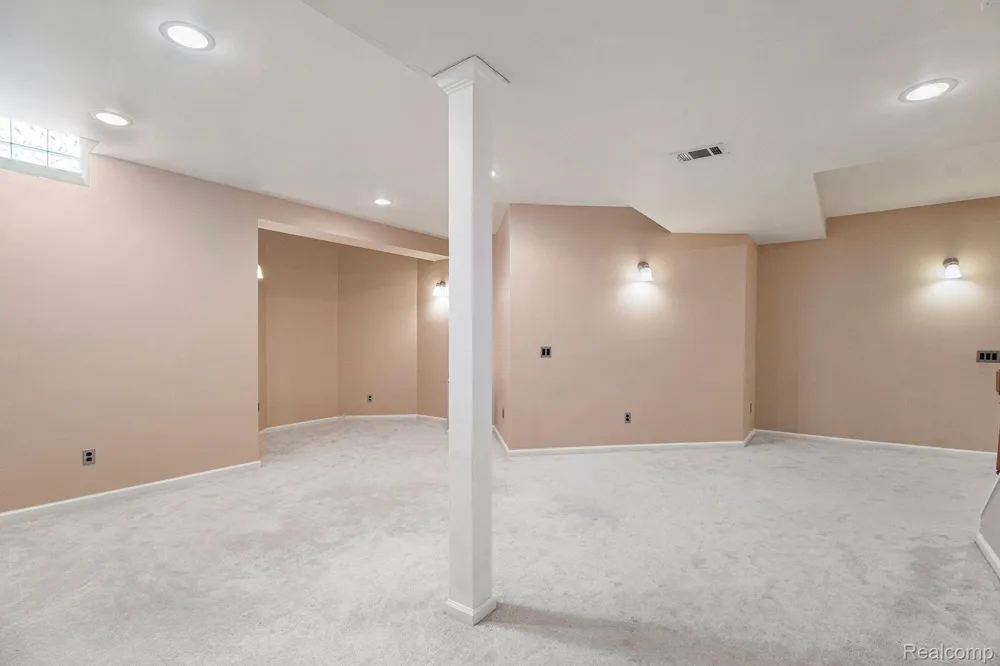 1028 MAYA COURT #Unit Troy City, MI 48085