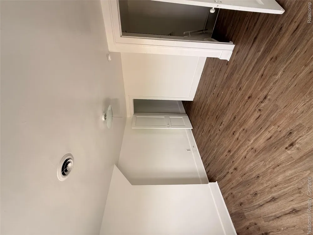 18168 Brohl Street Roseville City, MI 48066
