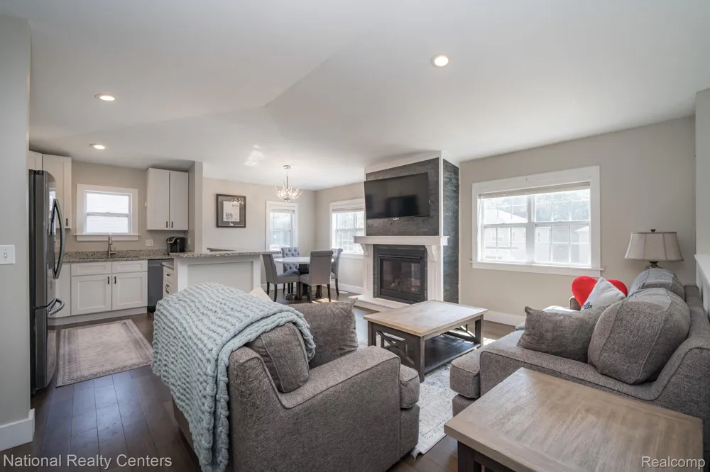 175 Whispering Pines Drive Fenton City, MI 48430