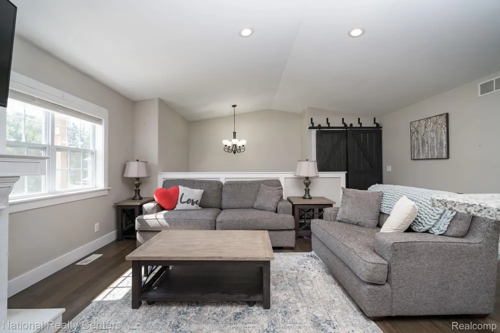 175 Whispering Pines Drive Fenton City, MI 48430