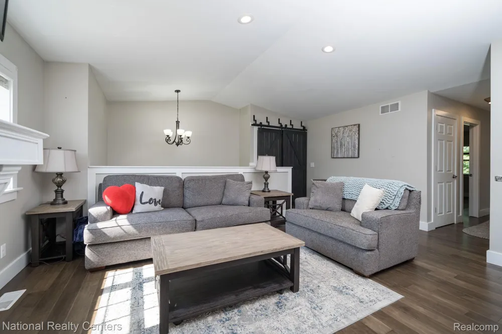 175 Whispering Pines Drive Fenton City, MI 48430