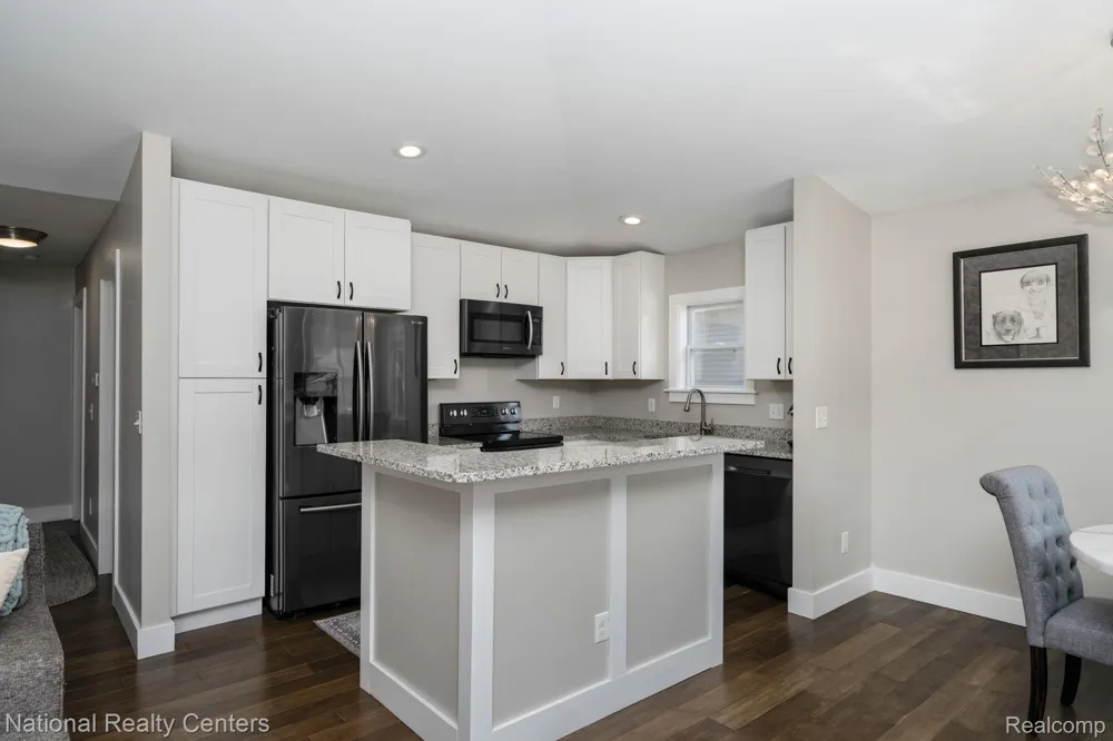 175 Whispering Pines Drive Fenton City, MI 48430
