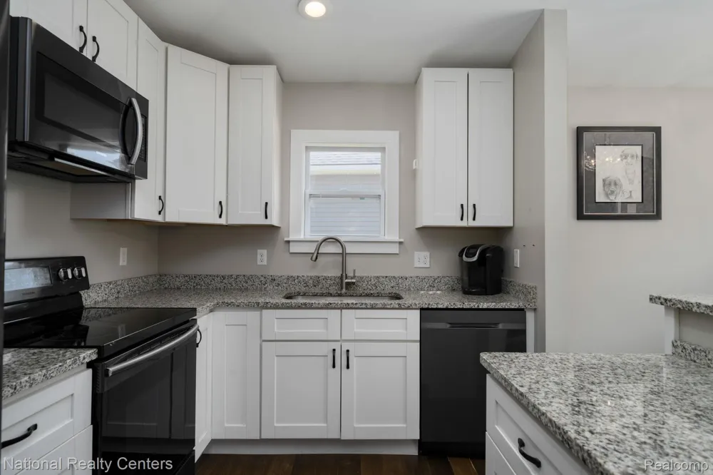 175 Whispering Pines Drive Fenton City, MI 48430