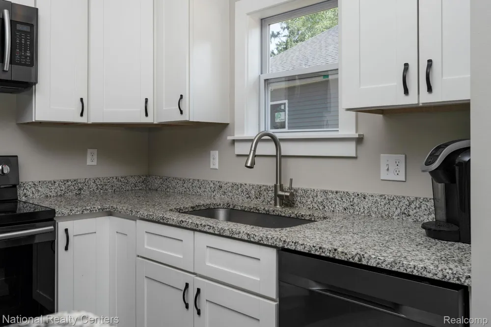 175 Whispering Pines Drive Fenton City, MI 48430