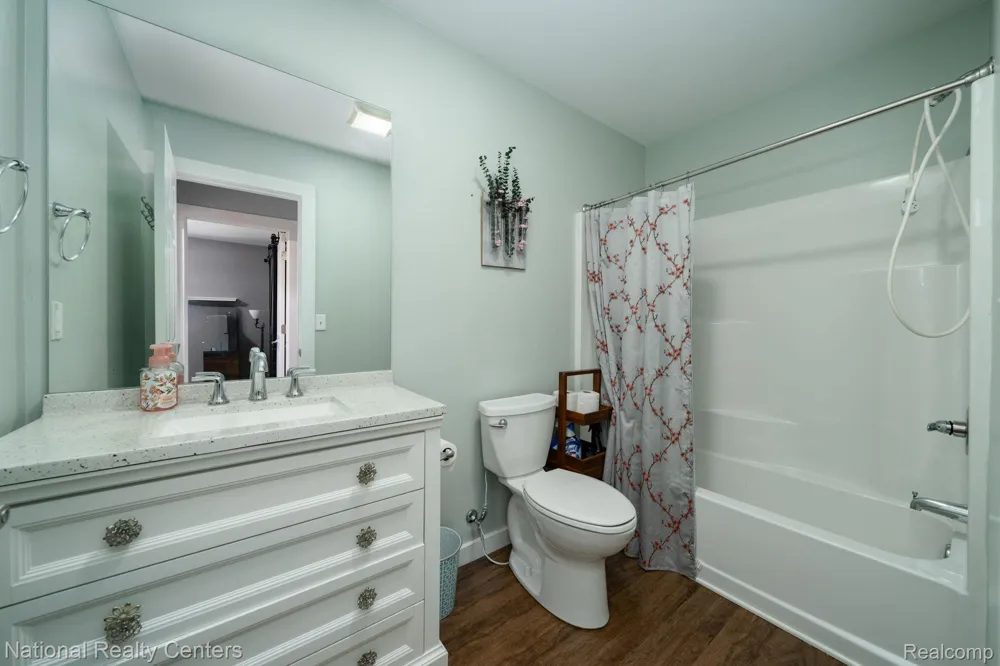 175 Whispering Pines Drive Fenton City, MI 48430