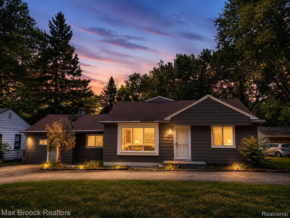 21613 Wallace Drive Southfield City, MI 48075