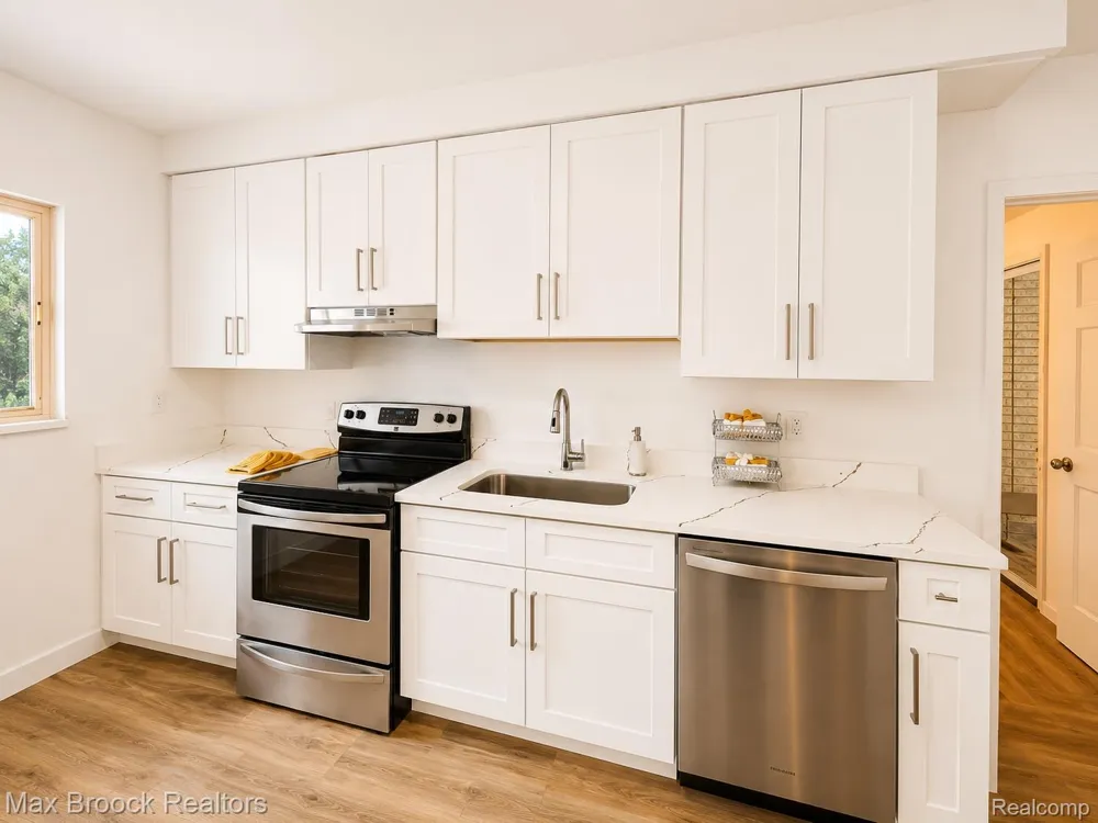 21613 Wallace Drive Southfield City, MI 48075
