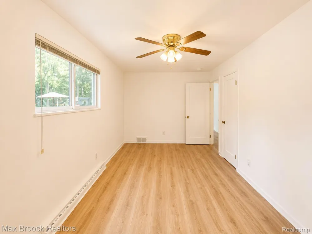 21613 Wallace Drive Southfield City, MI 48075