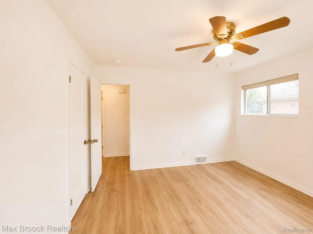 21613 Wallace Drive Southfield City, MI 48075